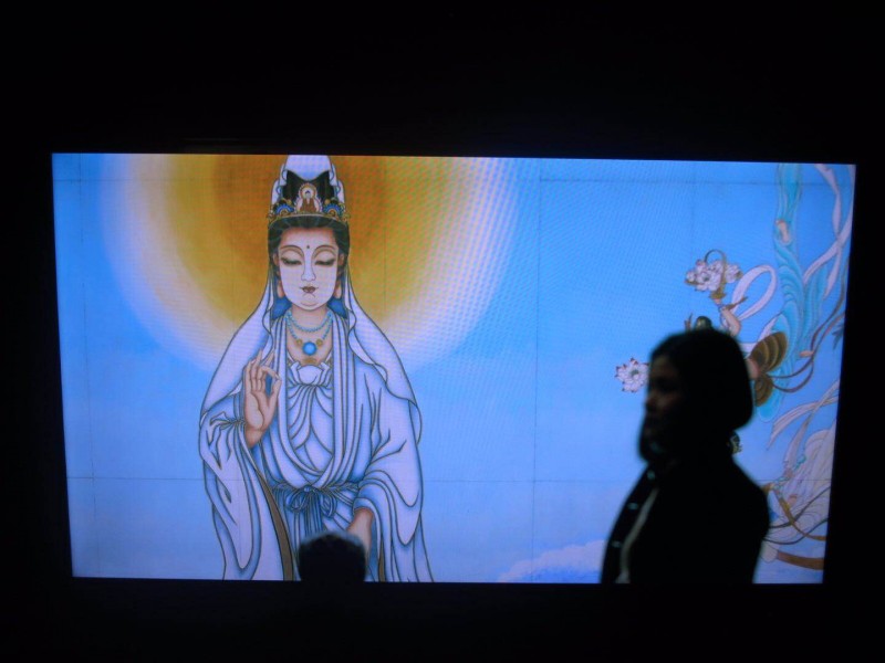 Li Shurui at New Galerie Paris video work 1